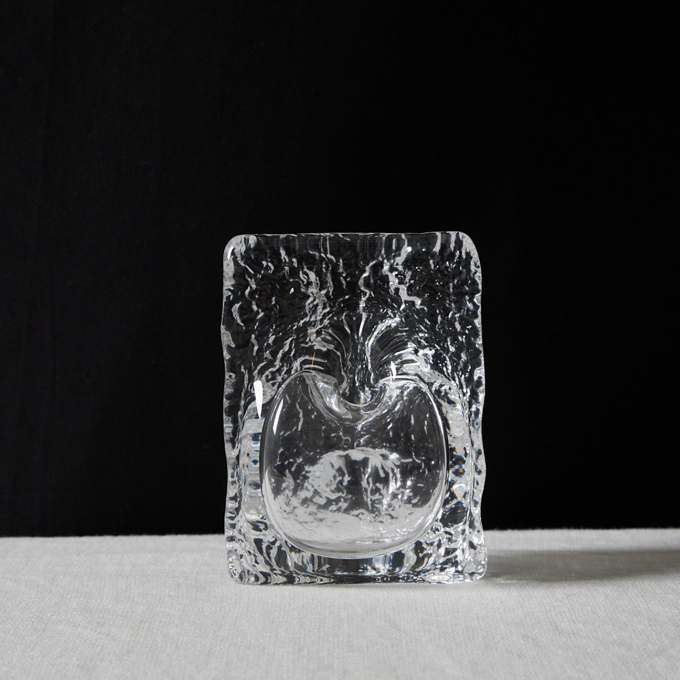 Vaso di vetro triangolare