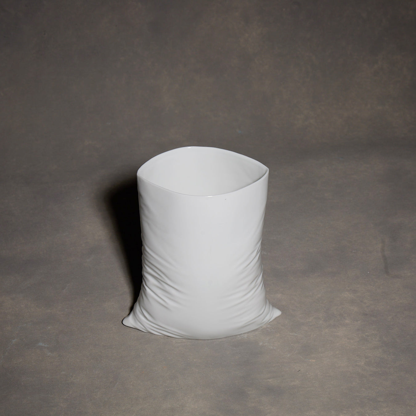 Vaso in sacchetto di plastica stropicciato