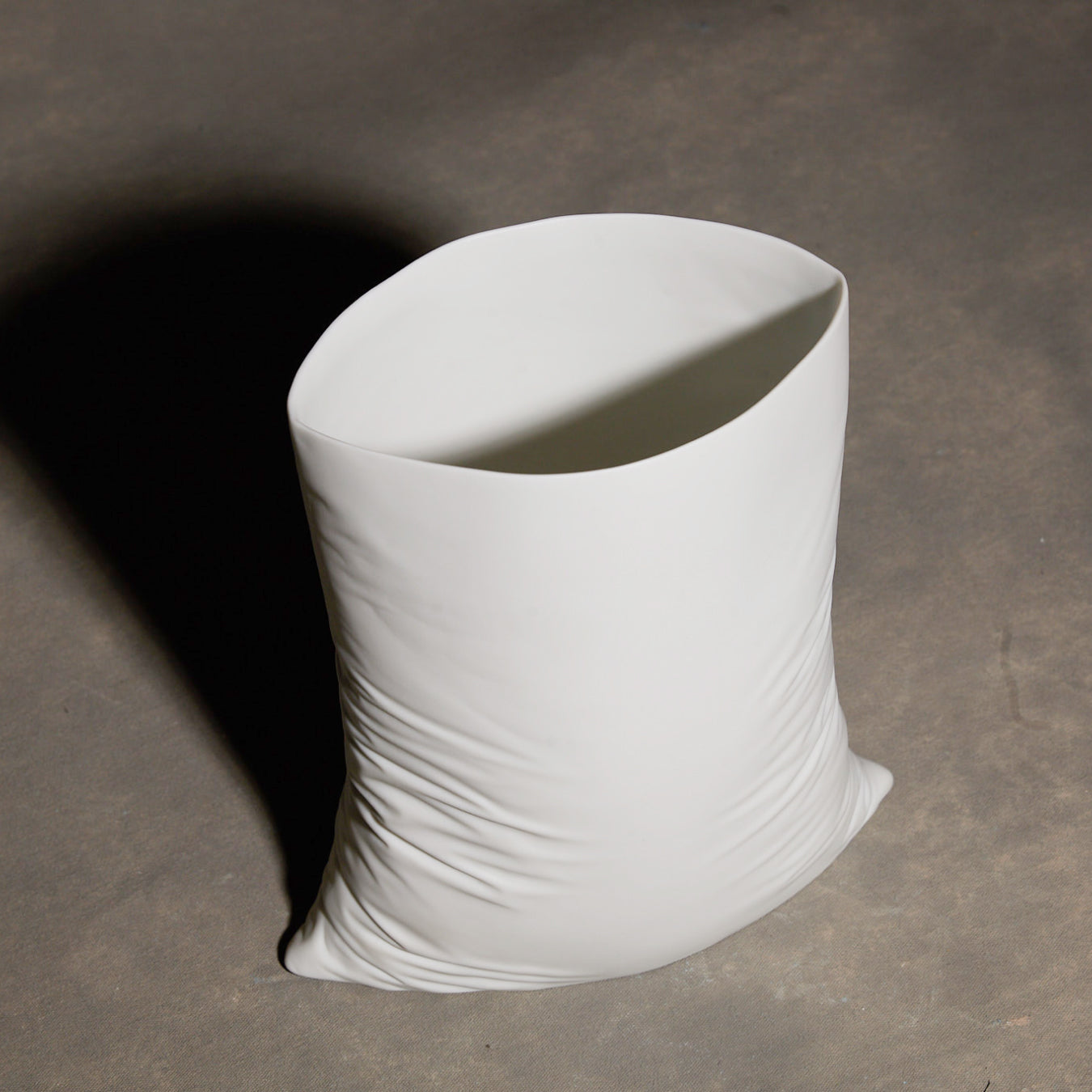 Vaso in sacchetto di plastica stropicciato