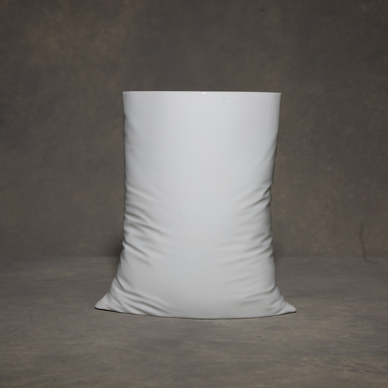 Vaso in sacchetto di plastica stropicciato