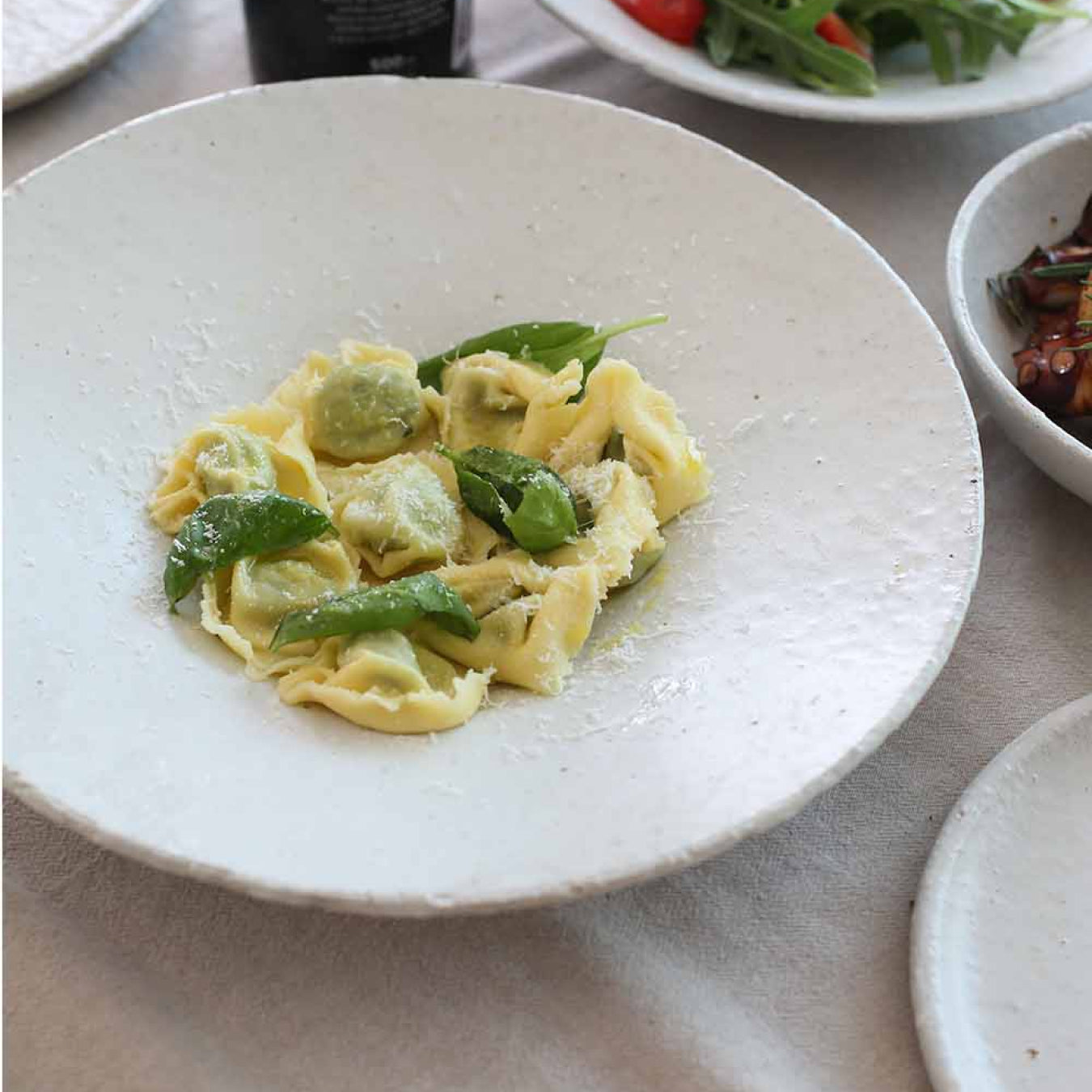 Ciotola di pasta con briciole 9