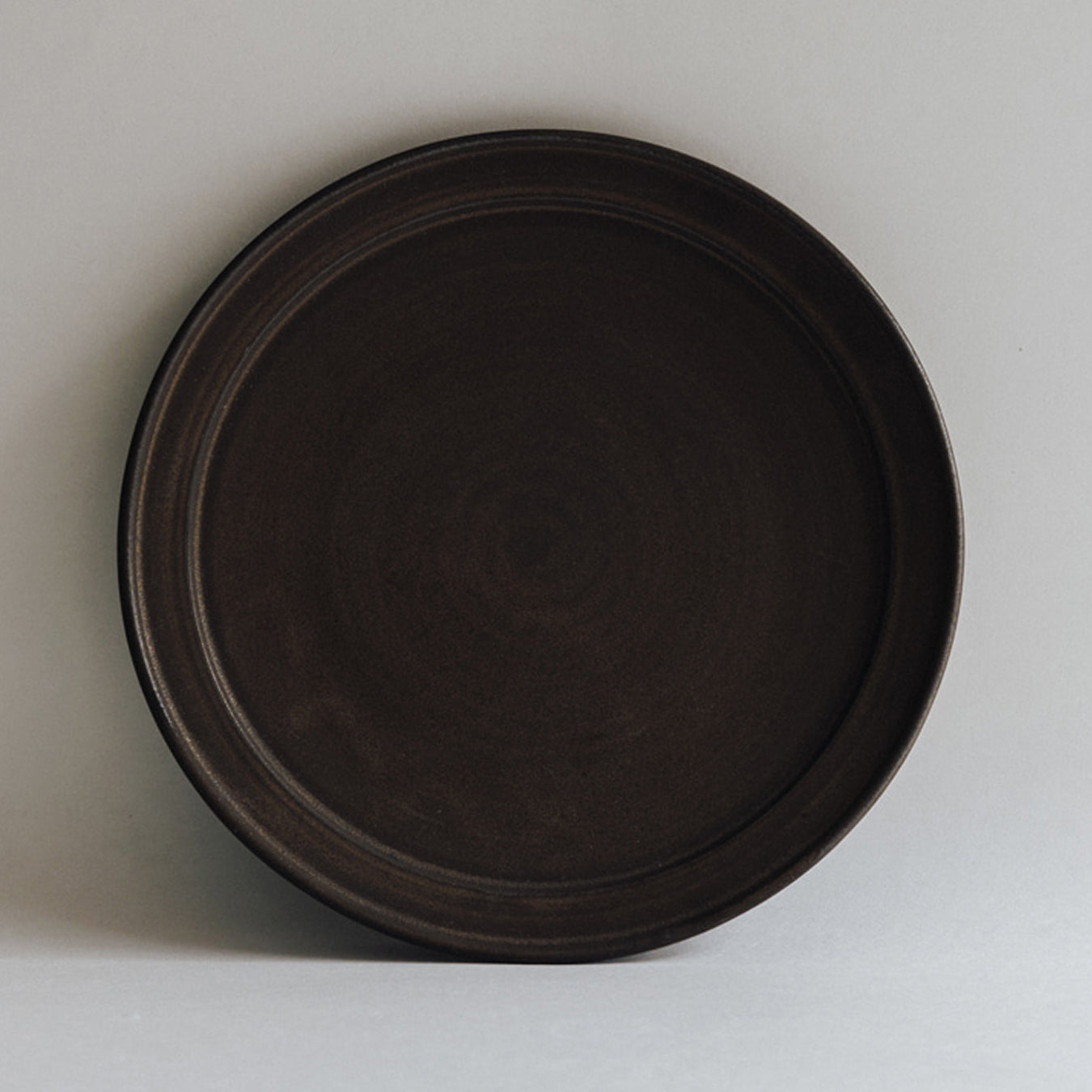 Piatto con bordo stretto