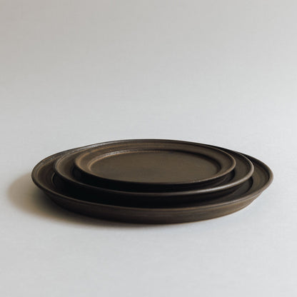 Piatto con bordo stretto