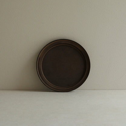 Piatto con bordo stretto